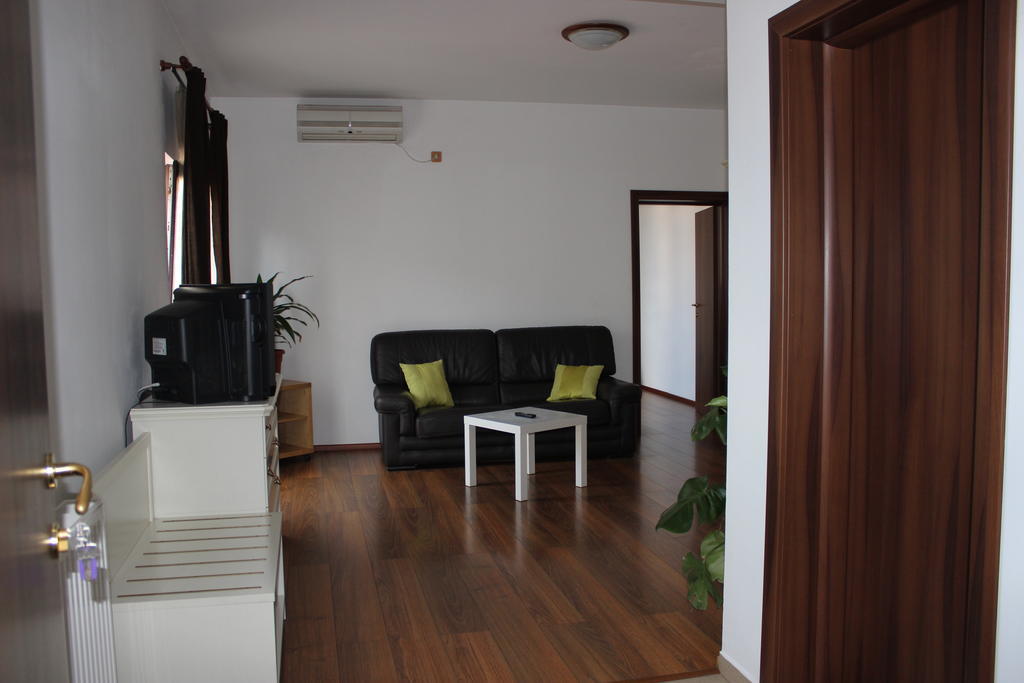 Banu Manta Bucarest